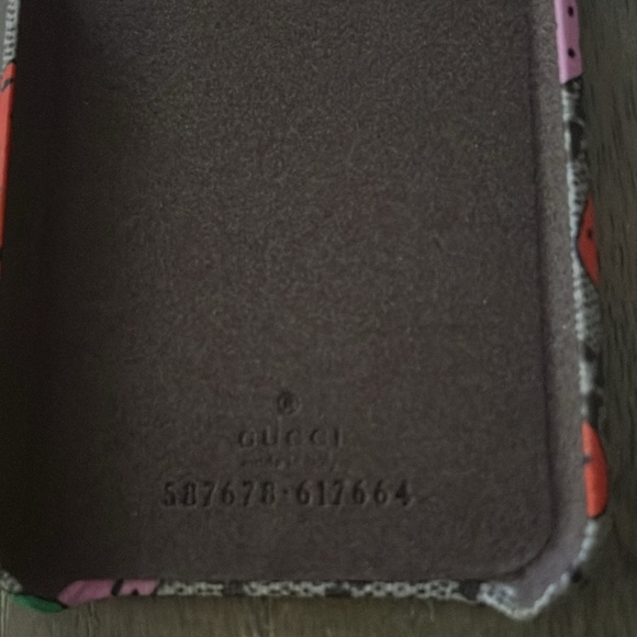 Gucci Case - Picture 7 of 7
